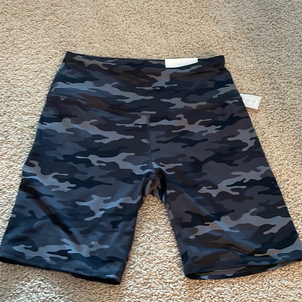 NWT Maurice’s Black Camo 8” Bike Short Ultra High Rise Size Medium